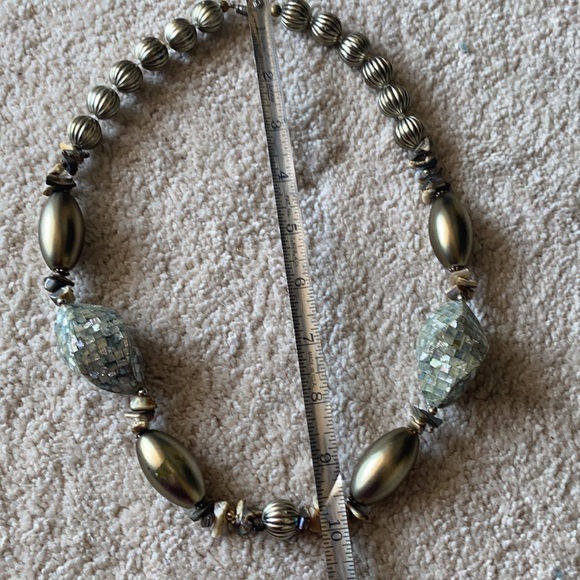 Vintage mixed lucite, bead, shell necklace - Picture 6 of 6